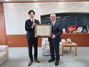 浅井市長と加藤さん 浅井市長と加藤さん