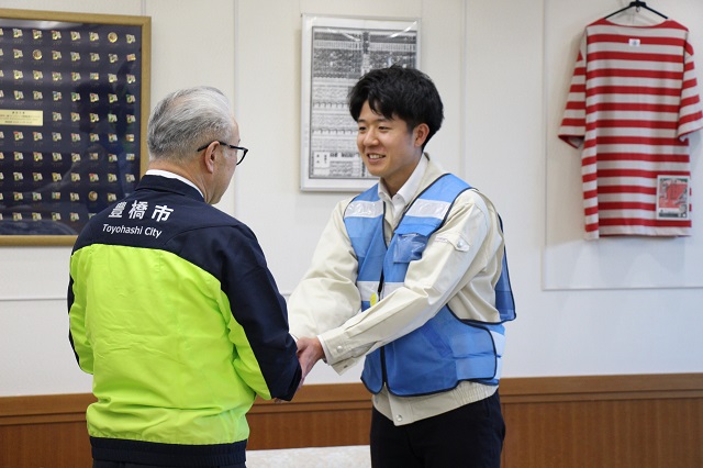 被害認定調査員激励の様子