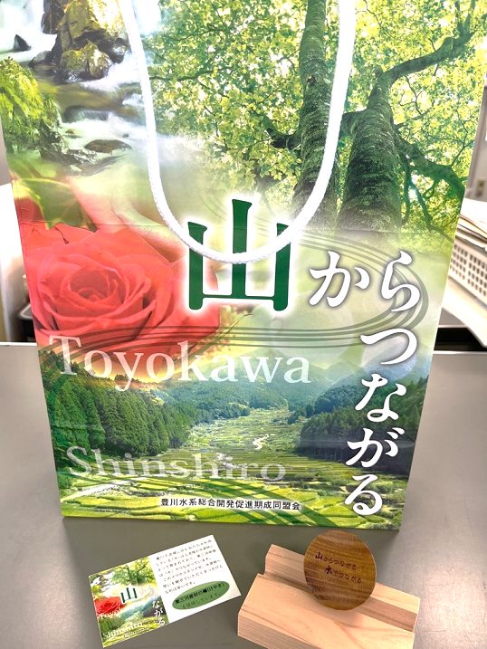 手提げ袋、スマホスタンド写真1