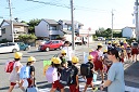 小学生と豊橋信用金庫さんのあいさつ競争