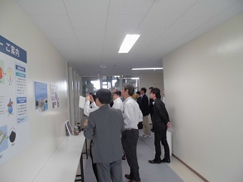 施設見学の様子2