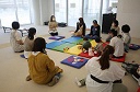 助産師の話を聞くようす 助産師の話を聞くようす
